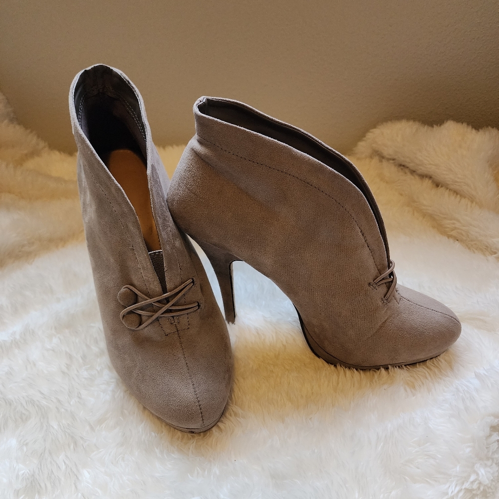 Apt 9 heeled boots
